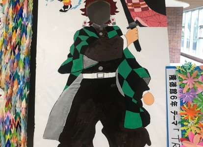 隆徳館4年生<br>『顔出しパネル』  学校の生徒全員で楽しめると思ったからです。ぜひ見に来てください。