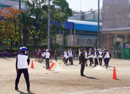 制限時間内に6人の選手が繰り返しボールを蹴ります！