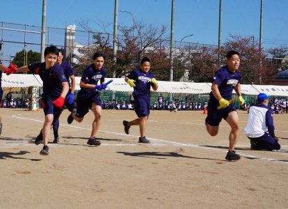 男子は代表8名で1周ずつ走ります。