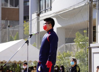 隆徳館中学・高等学校生徒会長の隆徳館6年生　國武孝太郎君の閉会宣言で体育祭は無事に終了いたしました。