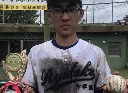 大会MVPの堀江万人君。四番打者として活躍。準決勝では特大の本塁打をレフトスタンドへ放ちました。